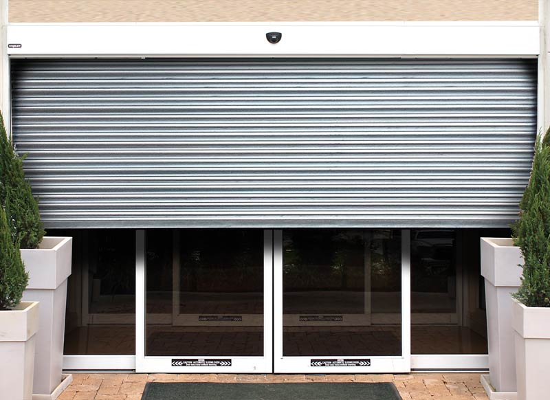 puerta de cristal automatica con cierre metalico
